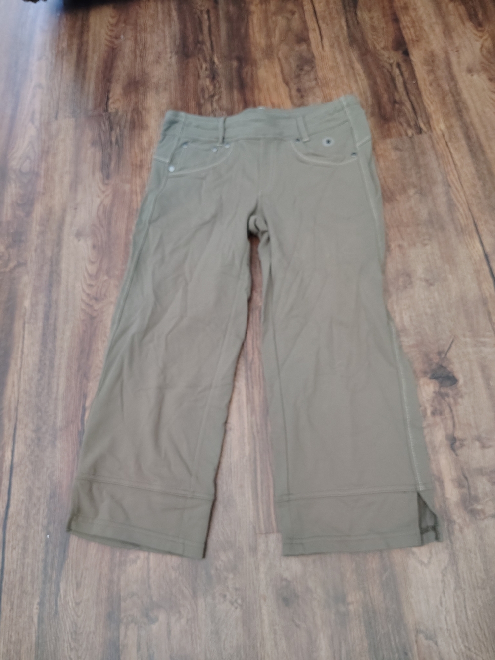 Woman's  Olive Green Kuhl Capris Size 4